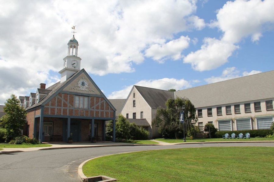 Du_hoc_Canada_Stoneleigh_-_Burnham_School