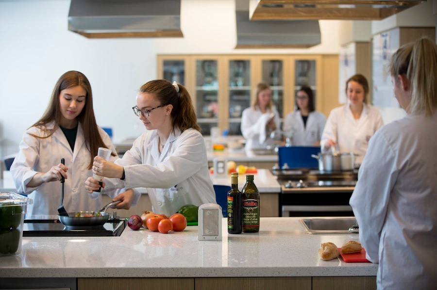 Du_hoc_Canada_-_Truong_Brescia_University_College_2