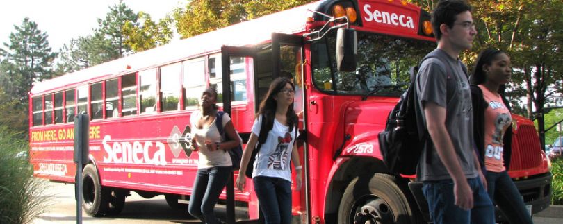 Du học Canada trường Seneca Shuttle Bus